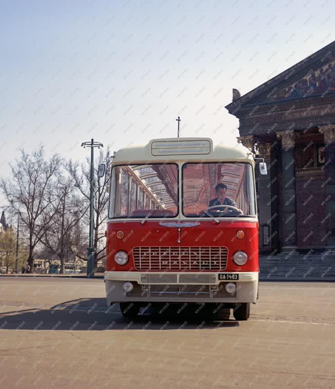 Közlekedés - Ikarus 557 panoráma autóbusz