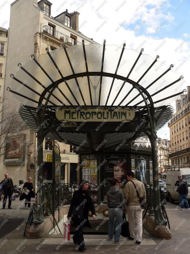 Párizs - Közlekedés - A Metropolitain metróállomás