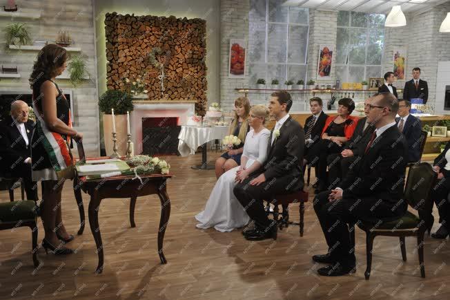 Házasság hete - Tévéműsorban kötöttek házasságot