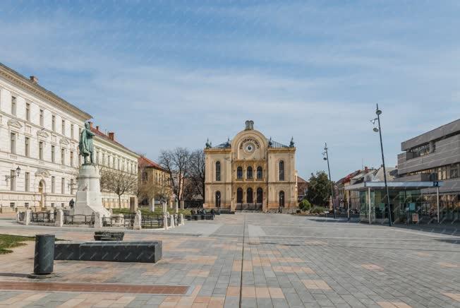 Városkép - Pécs - Kossuth Lajos tér