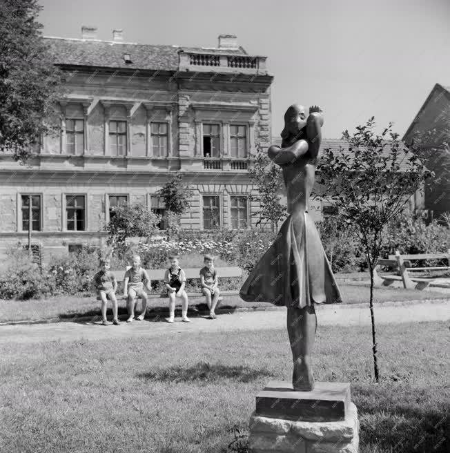 Kultúra - Csáky József Táncosnő szobra Szegeden