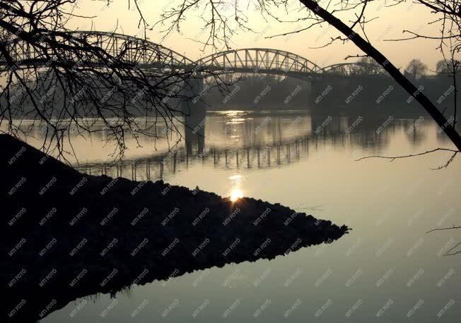 Természet - Esztergom - A párkányi híd és környezete