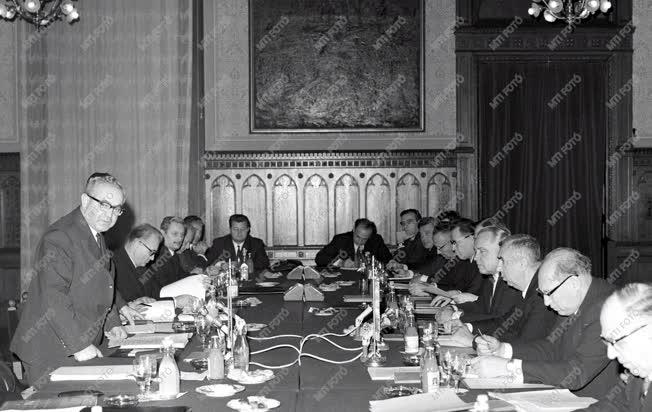 Külpolitika - Magyar-szovjet tárgyalások  