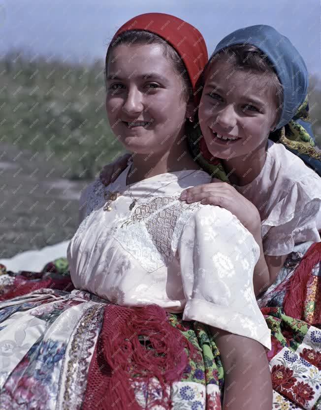 Folklór - Decs község népviselete