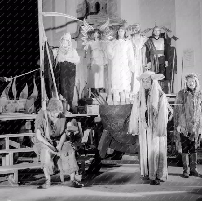 Kultúra - Színház - Szentendrei Teátrum - Az évad utolsó előadása