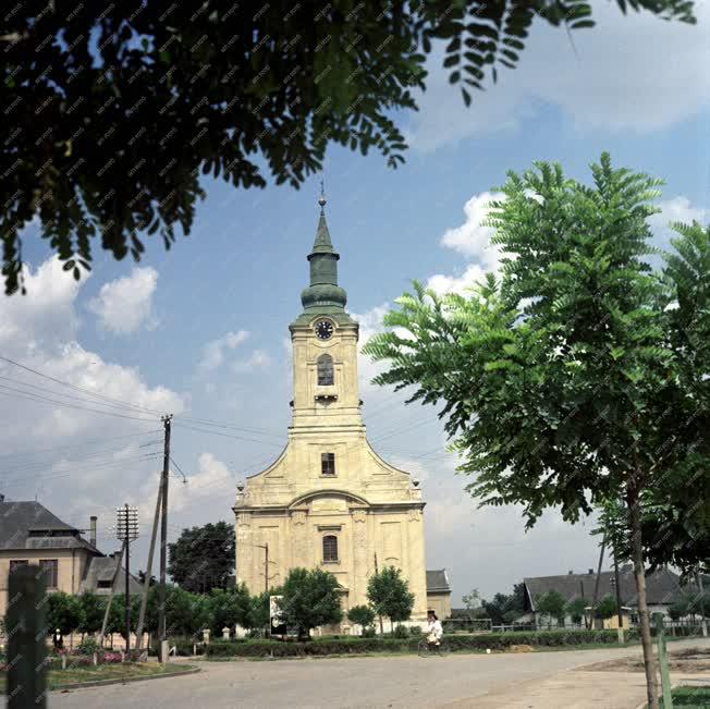 Városkép - Egyház - A templom épülete