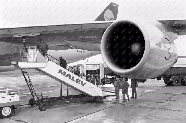 Légi közlekedés - Az első Boeing 747-es Ferihegyen
