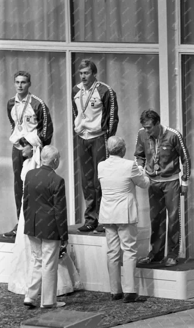 Sport - Moszkvai olimpia - Verrasztó Zoltán átveszi az érmét