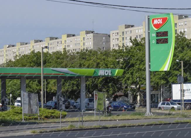 Városkép - Budapest - MOL töltőállomás