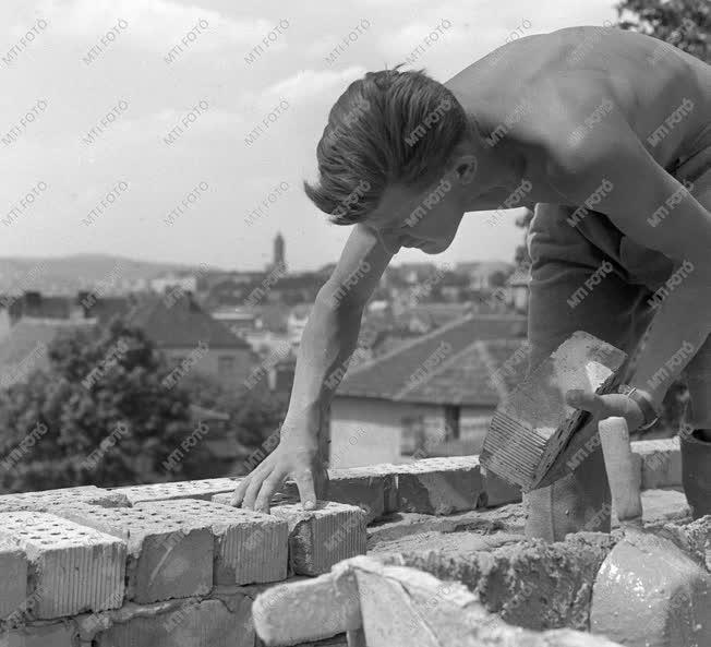 A szerző válogatása - Családiház építkezések a Nap-hegyen