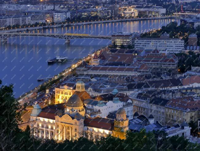 Városkép - Budapest - A Gellért szálloda és a Duna-part este