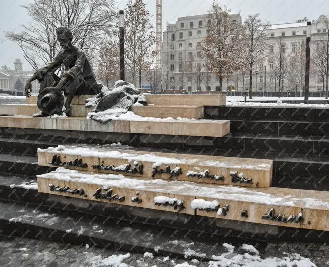 Köztéri szobor - Budapest - József Attila