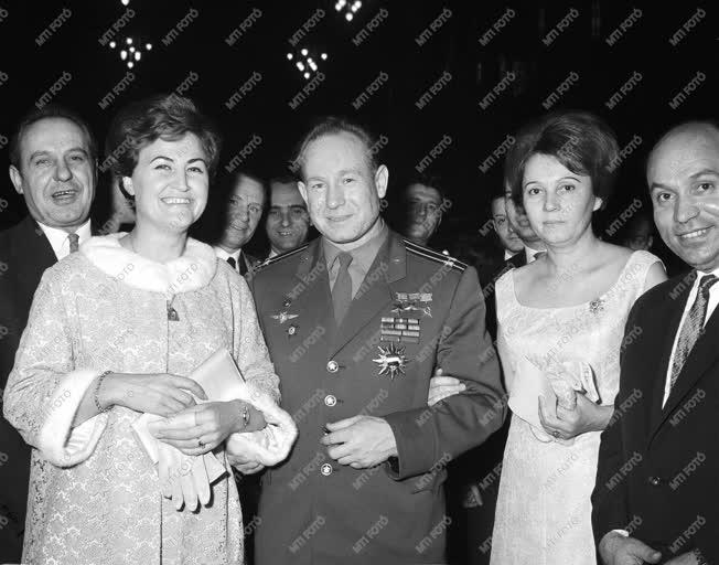 Külkapcsolat - Leonov űrhajós alezredes Magyarországon