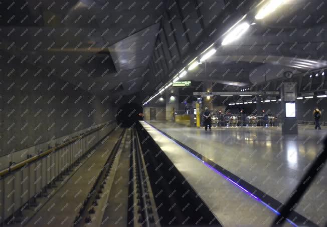 Közlekedés - M4-es metró - Kálvin tér állomás