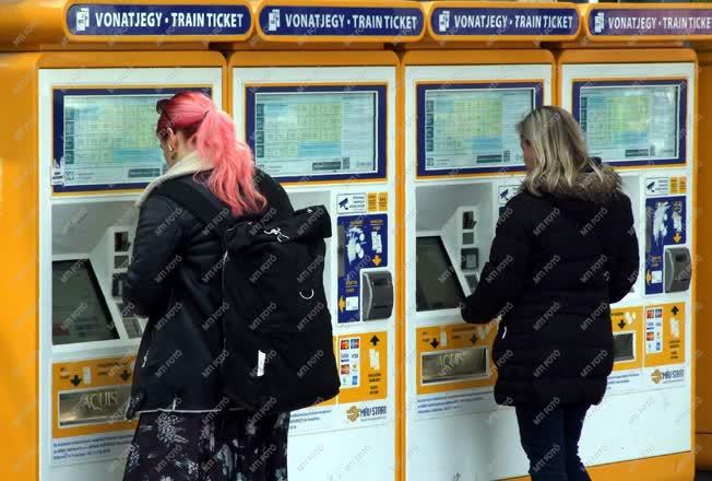 Közlekedés - Budapest - Menetjegy vásárlás automatákból