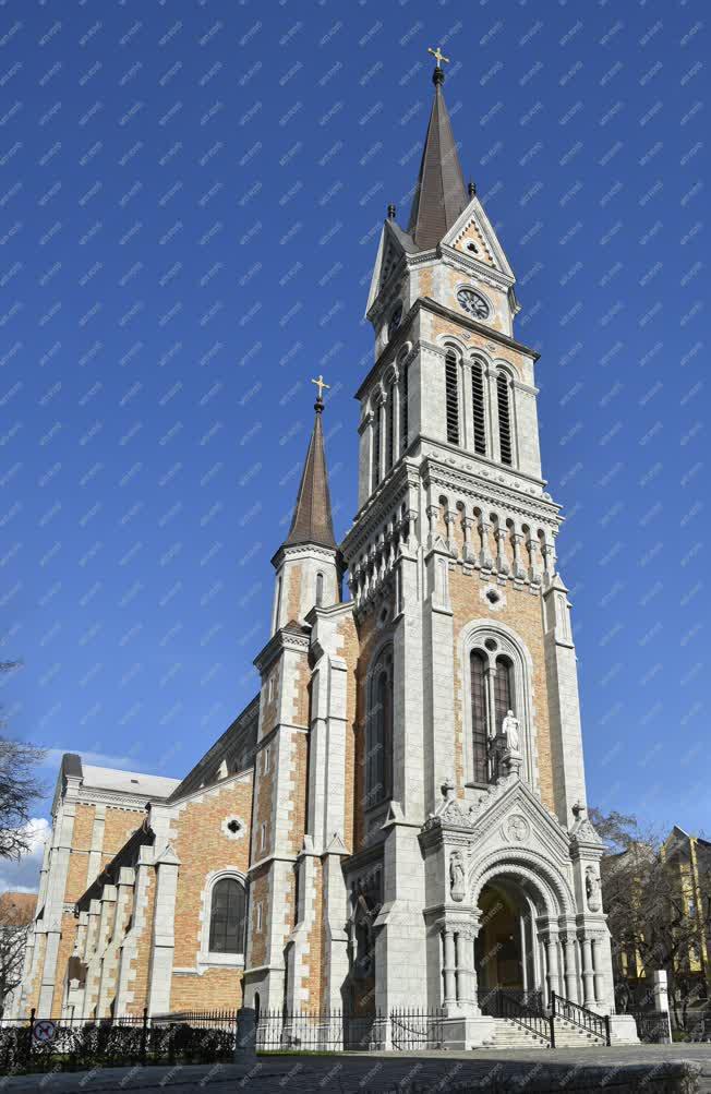 Egyház - Budapesti  Assisi Szent Ferenc-templom
