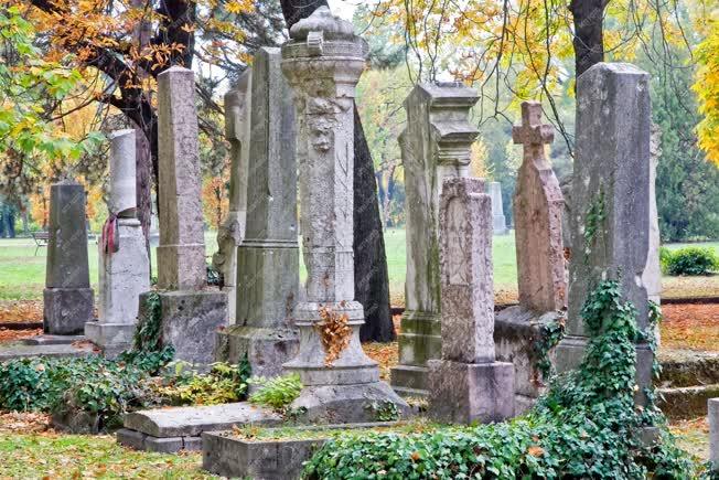 Kegyelet - Budapest - Régi síremlékek a Nemzeti Sírkertben