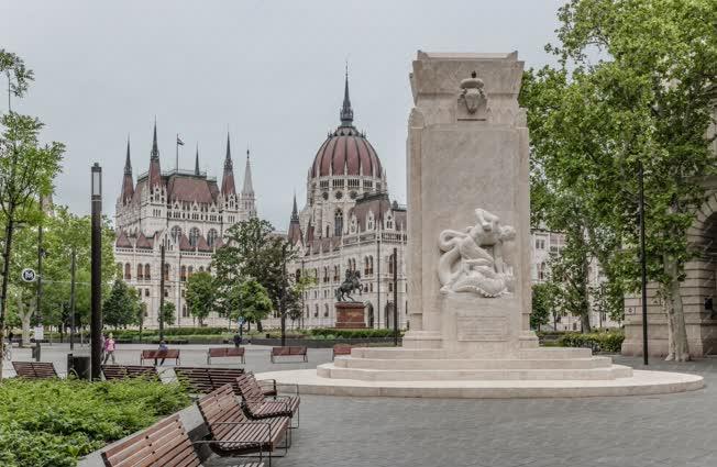 Emlékmű - Budapest - A Nemzeti Vértanúk emlékműve