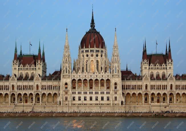 Városkép - Budapest - A Parlament épülete