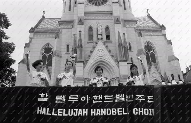 Kulturális kapcsolat - Szöuli kéziharang együttes fellépése