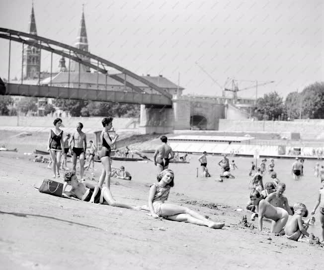 Városkép-életkép - Partfürdő strand Szegeden