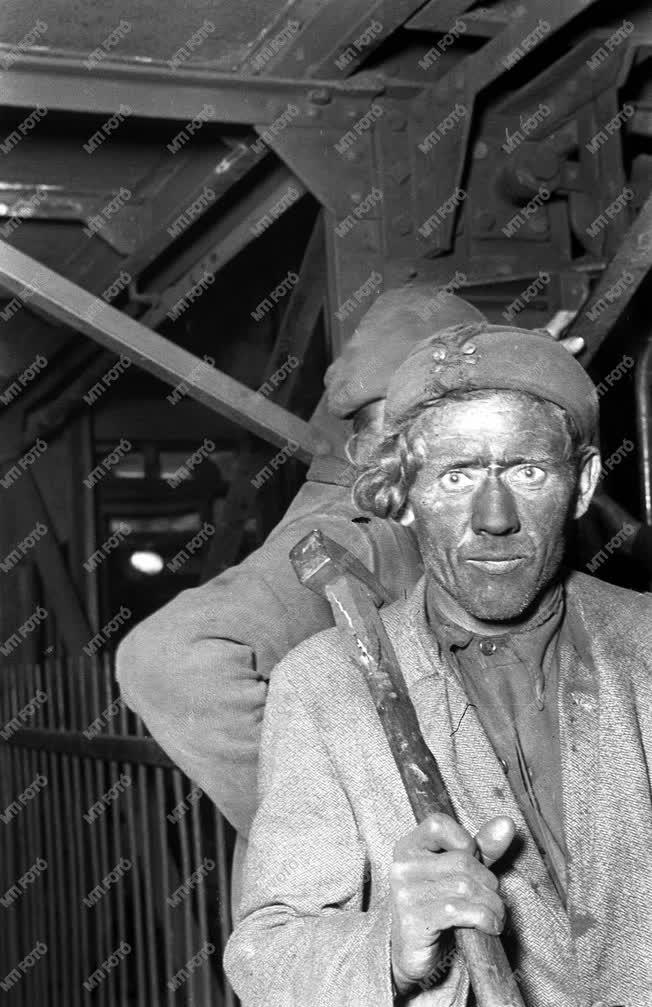 Ipar - Bányászat - Sajtófogadás a pécsi bányákban