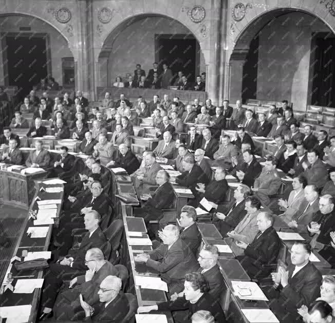 Parlament - Az Országgyűlés 1958. évi áprilisi ülésszaka