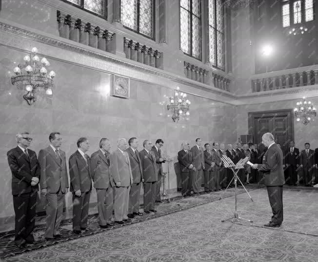 Külkapcsolat - Októberi Forradalom Érdemrendje a Csepel Műveknek