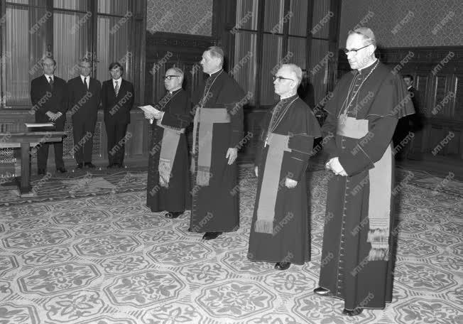 Egyház - Római katolikus főpapok eskütétele