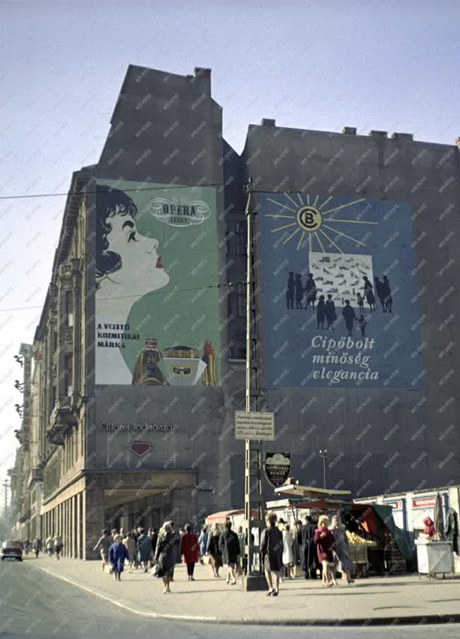 Reklám - Óriásplakátok a fővárosban