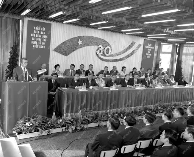 Belpolitika - Nagygyűlés Csepelen a VDK megalakulásának 30.évf.