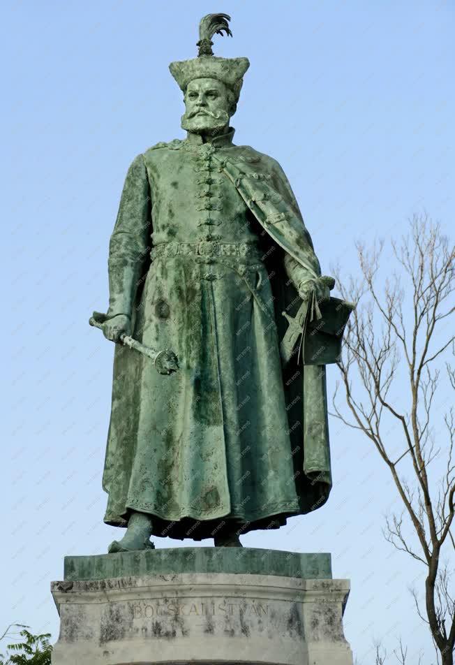 Köztéri szobor - Budapest - Bocskai István szobra a Hősök terén