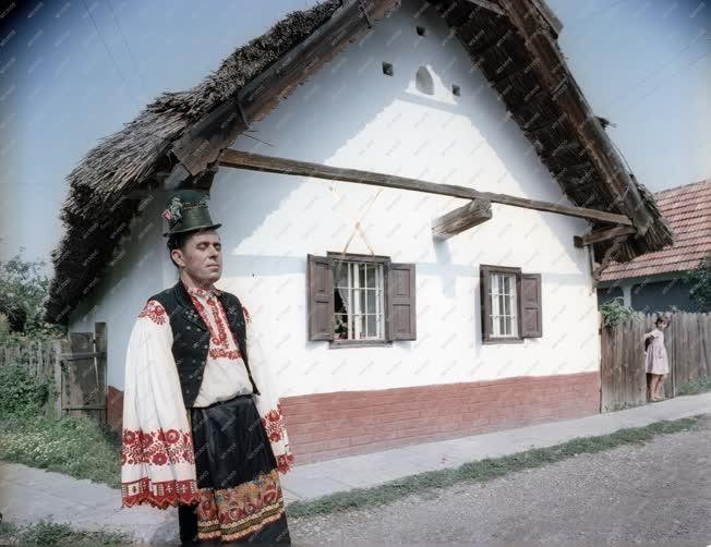 Néphagyomány - Matyó népviselet Mezőkövesden