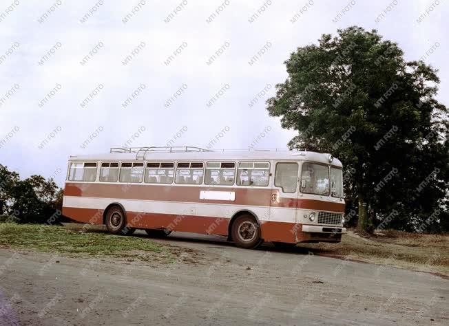 Járműipar - Ikarus 557-es távolsági autóbusztípus 