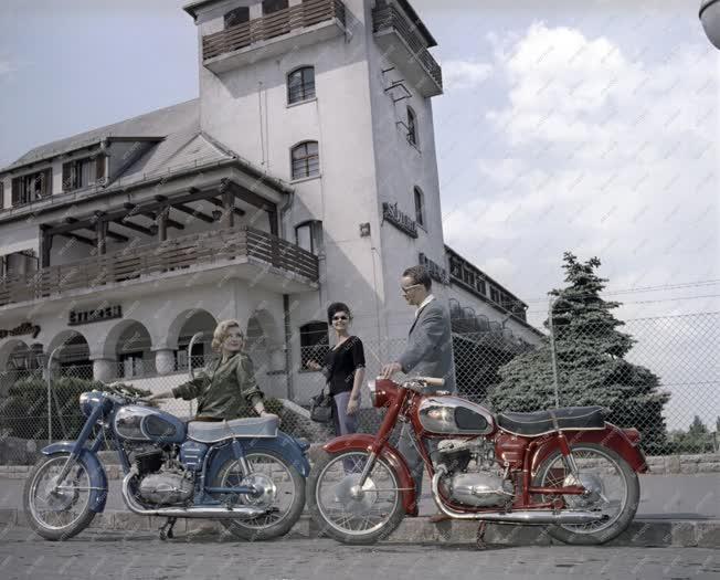 Közlekedés - Reklám - Pannónia motorkerékpár