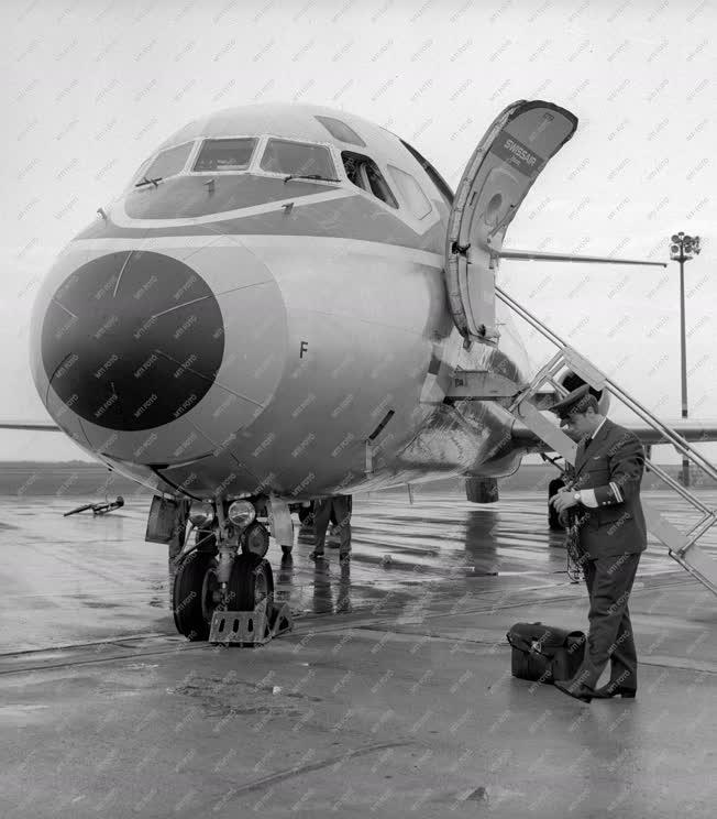 Életkép - DC-9-es repülőgép a Ferihegyi repülőtéren