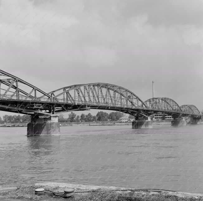 Városkép - A felújított komáromi híd