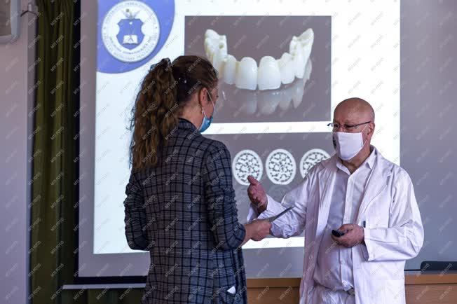 Oktatás - Debrecen - Digitális fogászati képzés az egyetemen