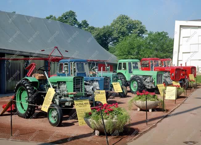 Járműipar - Dutra traktorok