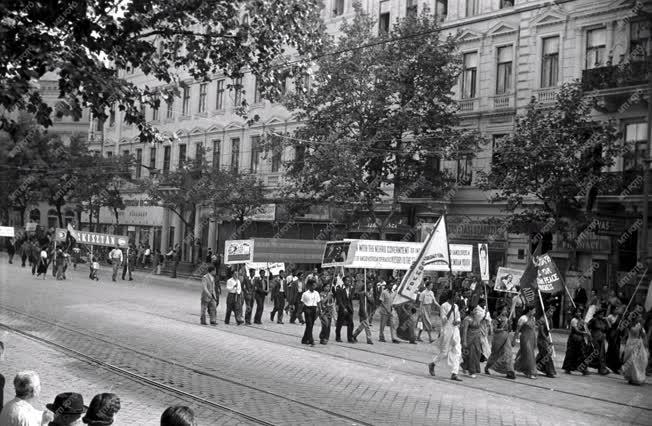 Ifjúság - Külkapcsolatok - VIT Budapesten