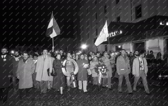 Ünnep - Március 15. - Demonstráció a Budai Várban