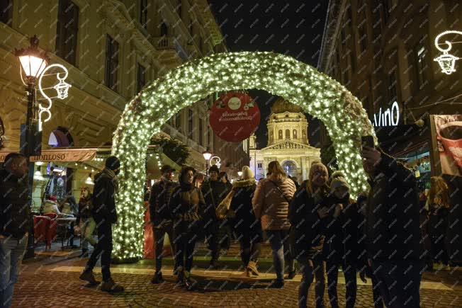 Városkép - Ünnep - Budapest  - Adventi Ünnep a Bazilikánál