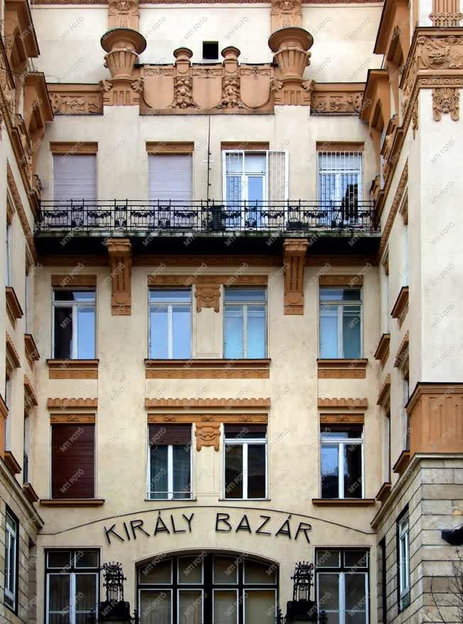 Műemlék - Budapest - A felújított Király Bazár 