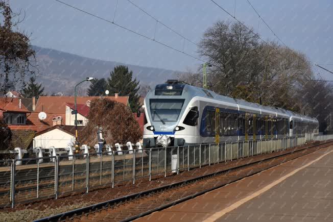 Közlekedés - Nagymaros - Zónázó vonat