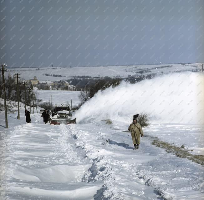 Életkép - Tél - Hómunkálatok