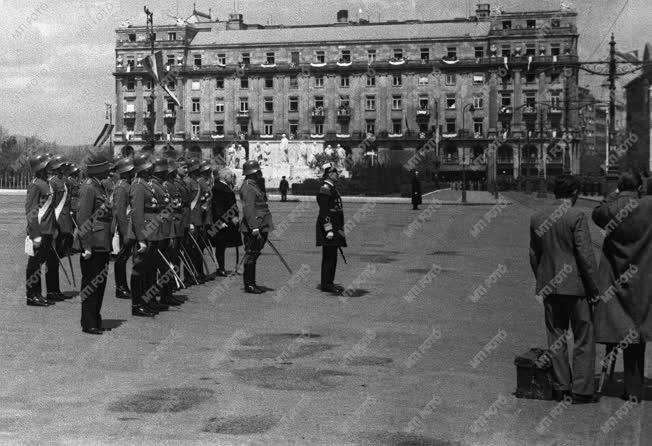 Belpolitika - Fogadás a Kossuth téren