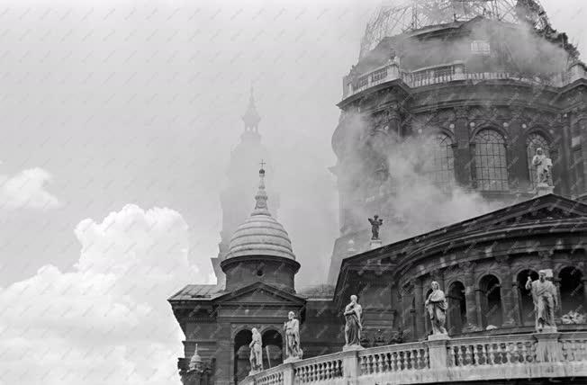 Tűz - Ég a Szent István-bazilika kupolája