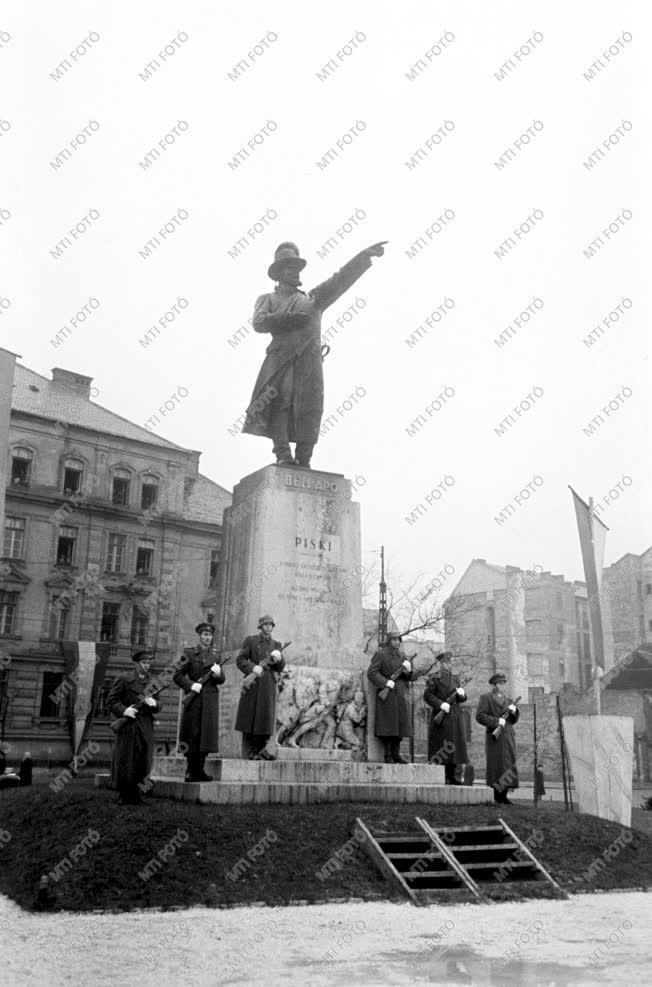 Ünnep - Koszorúzás a Bem-szobornál 