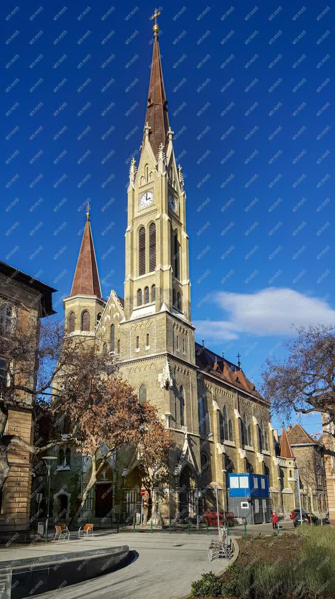  Egyházi épület - Budapest - Kármelhegyi Boldogasszony templom