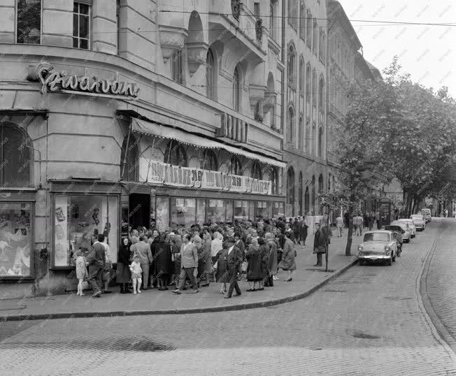 Kereskedelem - Nyári vásár Budapesten